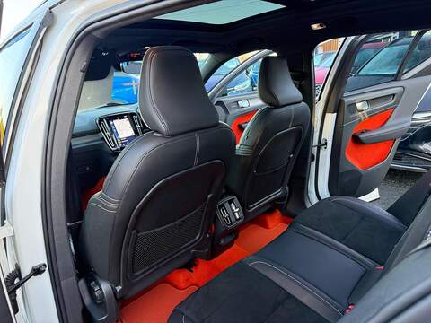 Volvo XC40 2.0 B4 MHEV R-Design Pro Auto Euro 6 (s/s) 5dr - U79606