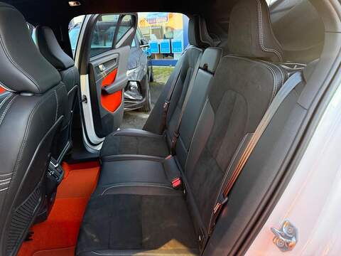 Volvo XC40 2.0 B4 MHEV R-Design Pro Auto Euro 6 (s/s) 5dr - U79606