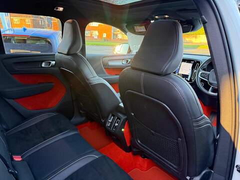 Volvo XC40 2.0 B4 MHEV R-Design Pro Auto Euro 6 (s/s) 5dr - U79606