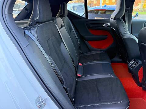 Volvo XC40 2.0 B4 MHEV R-Design Pro Auto Euro 6 (s/s) 5dr - U79606