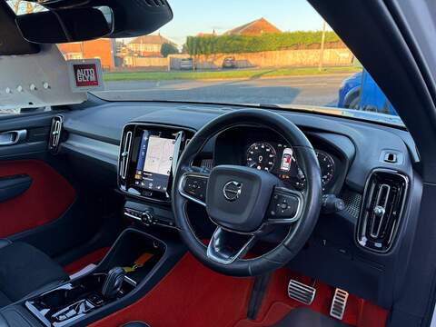Volvo XC40 2.0 B4 MHEV R-Design Pro Auto Euro 6 (s/s) 5dr - U79606
