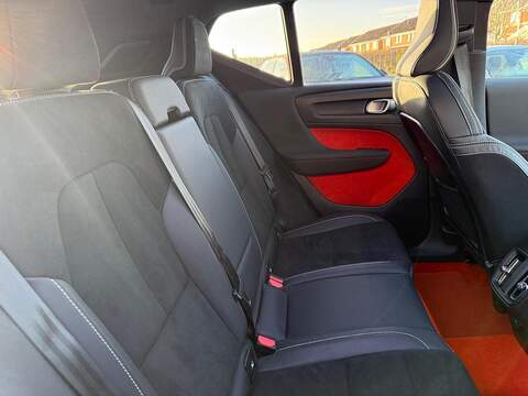 Volvo XC40 2.0 B4 MHEV R-Design Pro Auto Euro 6 (s/s) 5dr - U79606