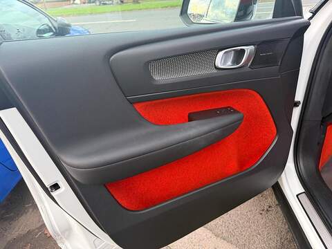 Volvo XC40 2.0 B4 MHEV R-Design Pro Auto Euro 6 (s/s) 5dr - U79606