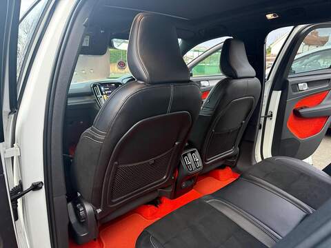 Volvo XC40 2.0 B4 MHEV R-Design Pro Auto Euro 6 (s/s) 5dr - U79606