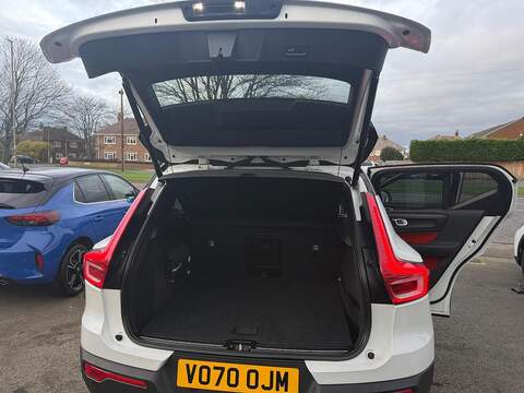 Volvo XC40 2.0 B4 MHEV R-Design Pro Auto Euro 6 (s/s) 5dr - U79606