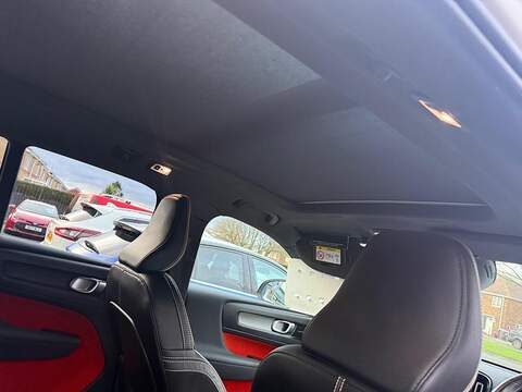 Volvo XC40 2.0 B4 MHEV R-Design Pro Auto Euro 6 (s/s) 5dr - U79606