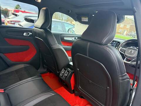 Volvo XC40 2.0 B4 MHEV R-Design Pro Auto Euro 6 (s/s) 5dr - U79606