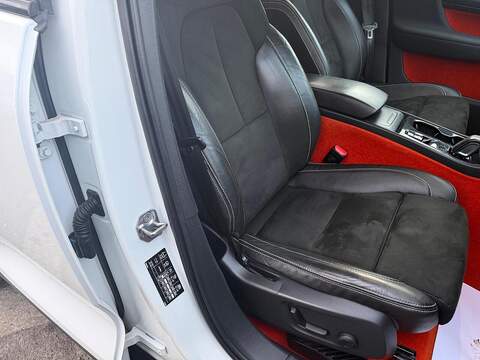 Volvo XC40 2.0 B4 MHEV R-Design Pro Auto Euro 6 (s/s) 5dr - U79606