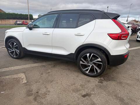 Volvo XC40 2.0 B4 MHEV R-Design Pro Auto Euro 6 (s/s) 5dr - U79606