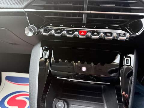 Peugeot 2008 1.2 PureTech Allure Premium + Euro 6 (s/s) 5dr - U79607