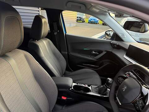 Peugeot 2008 1.2 PureTech Allure Premium + Euro 6 (s/s) 5dr - U79607