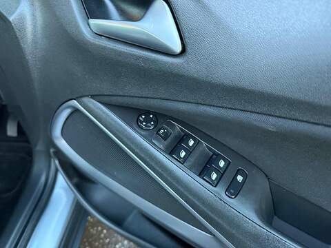 Vauxhall Crossland X SE SUV 1.2 Manual Petrol - U79612