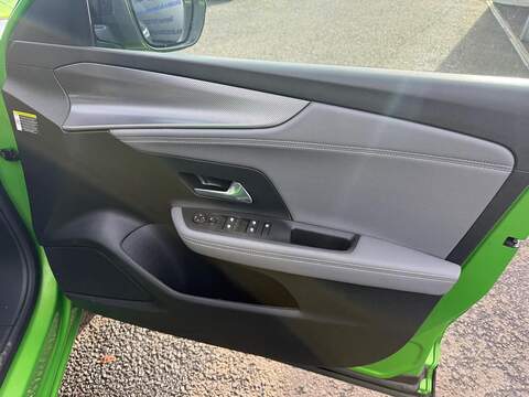 Vauxhall Mokka Electric 50kWh Design SUV 5dr Electric Auto (136 ps) - U79615