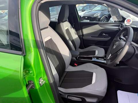 Vauxhall Mokka Electric 50kWh Design SUV 5dr Electric Auto (136 ps) - U79615