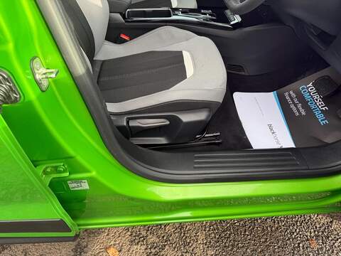 Vauxhall Mokka Electric 50kWh Design SUV 5dr Electric Auto (136 ps) - U79615