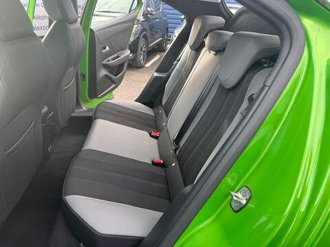 Vauxhall Mokka Electric 50kWh Design SUV 5dr Electric Auto (136 ps) - U79615