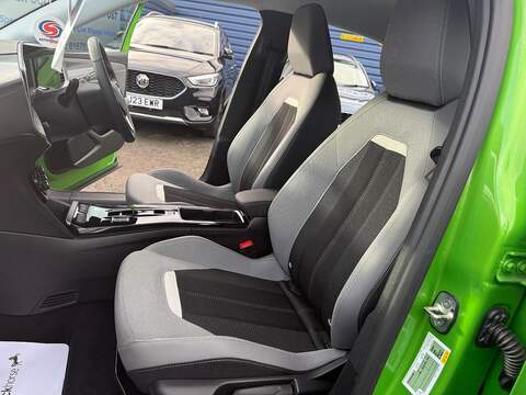 Vauxhall Mokka Electric 50kWh Design SUV 5dr Electric Auto (136 ps) - U79615