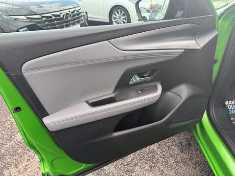 Vauxhall Mokka Electric 50kWh Design SUV 5dr Electric Auto (136 ps) - U79615