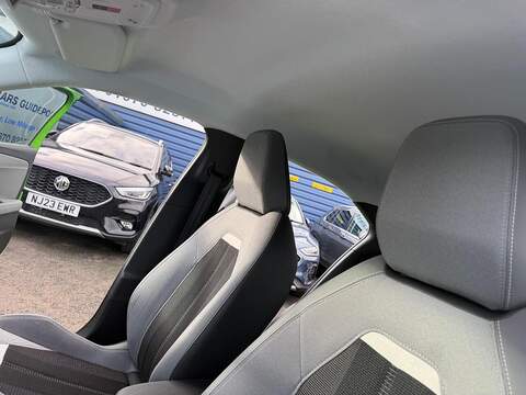 Vauxhall Mokka Electric 50kWh Design SUV 5dr Electric Auto (136 ps) - U79615