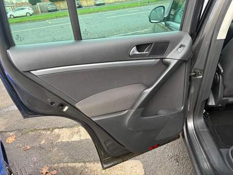 Volkswagen Tiguan 2.0 TDI BlueMotion Tech Match Edition SUV 5dr Diesel Manual 4WD Euro 6 (s/s) (150 ps) - U79618