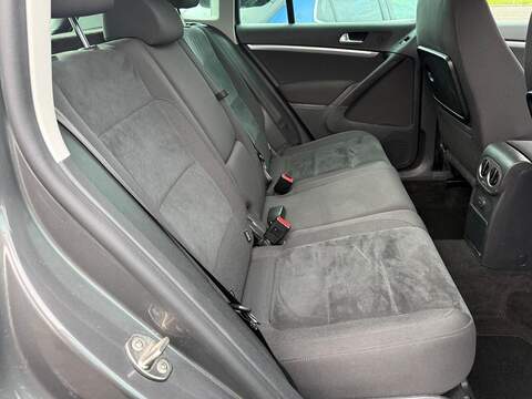 Volkswagen Tiguan 2.0 TDI BlueMotion Tech Match Edition SUV 5dr Diesel Manual 4WD Euro 6 (s/s) (150 ps) - U79618