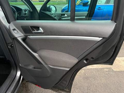 Volkswagen Tiguan 2.0 TDI BlueMotion Tech Match Edition SUV 5dr Diesel Manual 4WD Euro 6 (s/s) (150 ps) - U79618