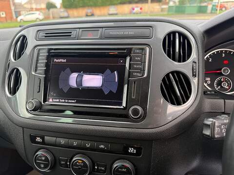 Volkswagen Tiguan 2.0 TDI BlueMotion Tech Match Edition SUV 5dr Diesel Manual 4WD Euro 6 (s/s) (150 ps) - U79618