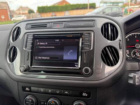 Volkswagen Tiguan 2.0 TDI BlueMotion Tech Match Edition SUV 5dr Diesel Manual 4WD Euro 6 (s/s) (150 ps) - U79618