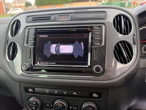 Volkswagen Tiguan 2.0 TDI BlueMotion Tech Match Edition SUV 5dr Diesel Manual 4WD Euro 6 (s/s) (150 ps) - U79618