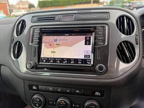 Volkswagen Tiguan 2.0 TDI BlueMotion Tech Match Edition SUV 5dr Diesel Manual 4WD Euro 6 (s/s) (150 ps) - U79618