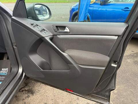 Volkswagen Tiguan 2.0 TDI BlueMotion Tech Match Edition SUV 5dr Diesel Manual 4WD Euro 6 (s/s) (150 ps) - U79618