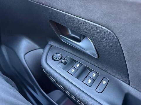 Vauxhall Mokka Electric 50kWh Ultimate Auto 5dr - U79625