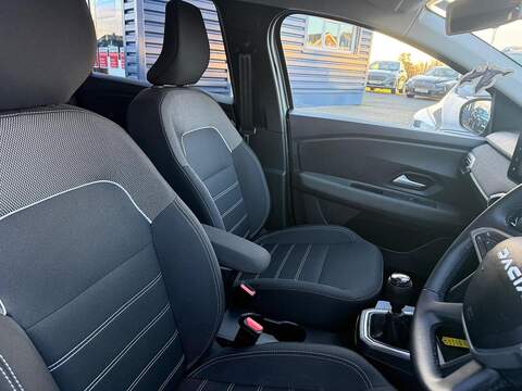 Dacia Jogger 1.0 TCe Expression Euro 6 (s/s) 5dr - U79648