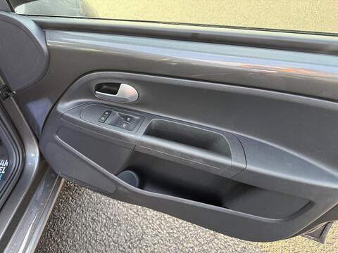 Volkswagen up! 1.0 Black Edition Euro 6 (s/s) 5dr - U79649