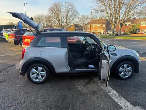 MINI Hatch 1.5 Cooper Classic Steptronic Euro 6 (s/s) 3dr - U79653