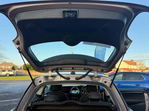 MINI Hatch 1.5 Cooper Classic Steptronic Euro 6 (s/s) 3dr - U79653