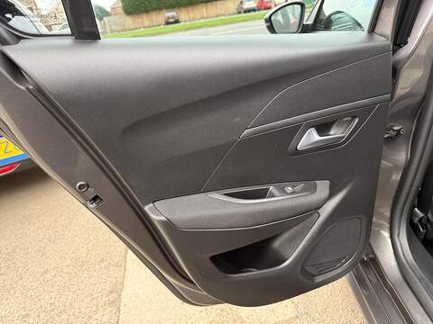 Peugeot 208 1.2 PureTech Active Premium + Euro 6 (s/s) 5dr - U79656