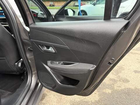 Peugeot 208 1.2 PureTech Active Premium + Euro 6 (s/s) 5dr - U79656