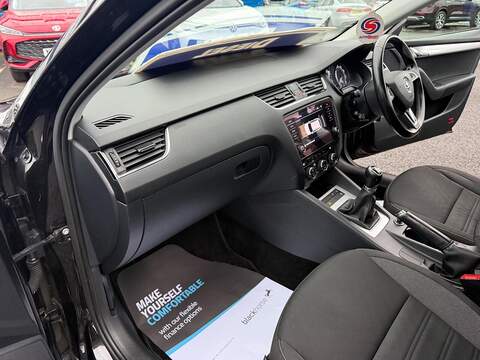 Skoda Octavia 1.6 TDI SE Technology Estate 5dr Diesel Manual Euro 6 (s/s) (115 ps) - U79670