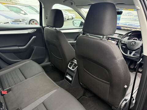 Skoda Octavia 1.6 TDI SE Technology Estate 5dr Diesel Manual Euro 6 (s/s) (115 ps) - U79670