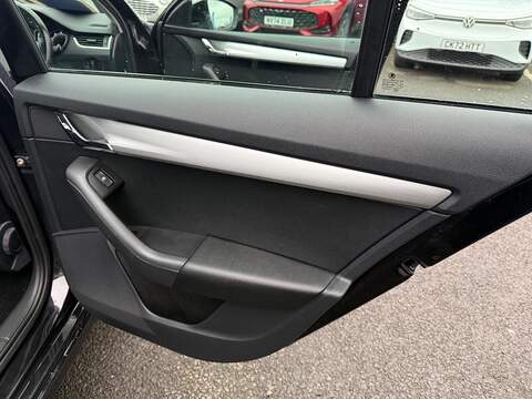 Skoda Octavia 1.6 TDI SE Technology Estate 5dr Diesel Manual Euro 6 (s/s) (115 ps) - U79670