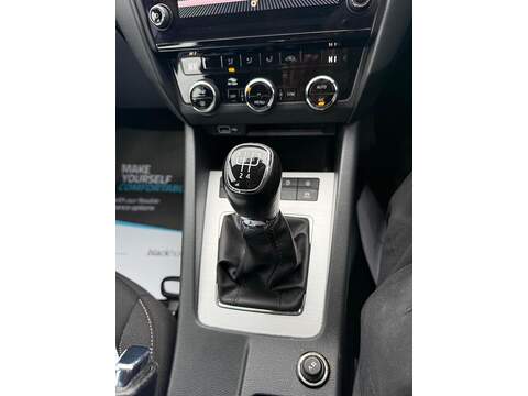 Skoda Octavia 1.6 TDI SE Technology Estate 5dr Diesel Manual Euro 6 (s/s) (115 ps) - U79670