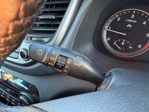 Hyundai TUCSON 2.0 CRDi SE Nav SUV 5dr Diesel Auto 4WD Euro 6 (185 ps) - U79685