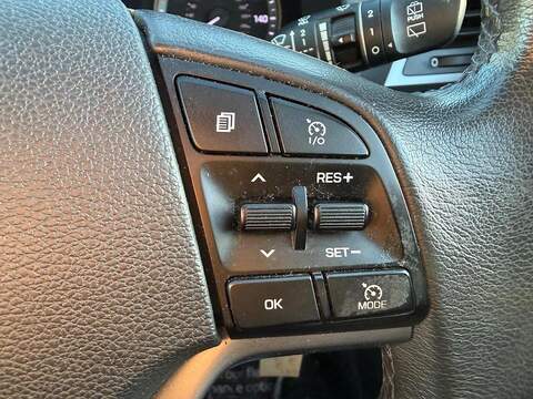 Hyundai TUCSON 2.0 CRDi SE Nav SUV 5dr Diesel Auto 4WD Euro 6 (185 ps) - U79685