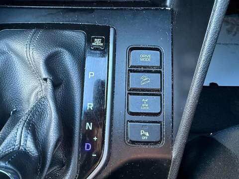 Hyundai TUCSON 2.0 CRDi SE Nav SUV 5dr Diesel Auto 4WD Euro 6 (185 ps) - U79685