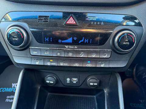 Hyundai TUCSON 2.0 CRDi SE Nav SUV 5dr Diesel Auto 4WD Euro 6 (185 ps) - U79685