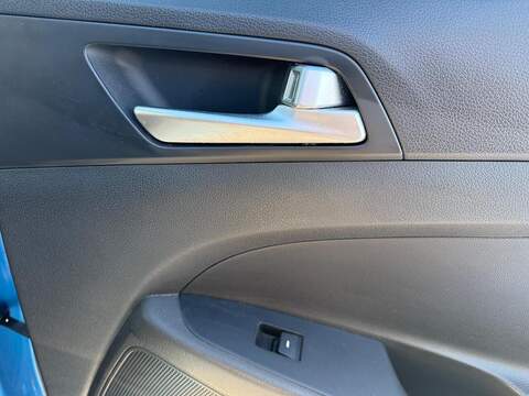 Hyundai TUCSON 2.0 CRDi SE Nav SUV 5dr Diesel Auto 4WD Euro 6 (185 ps) - U79685