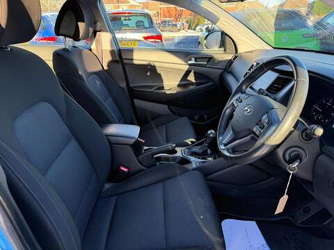 Hyundai TUCSON 2.0 CRDi SE Nav SUV 5dr Diesel Auto 4WD Euro 6 (185 ps) - U79685