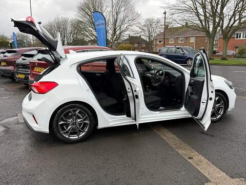 Ford Focus 1.5 EcoBlue ST-Line Hatchback 5dr Diesel Manual Euro 6 (s/s) (120 ps) - U79701