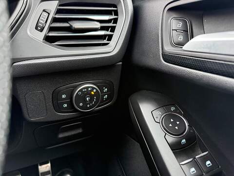 Ford Focus 1.5 EcoBlue ST-Line Hatchback 5dr Diesel Manual Euro 6 (s/s) (120 ps) - U79701